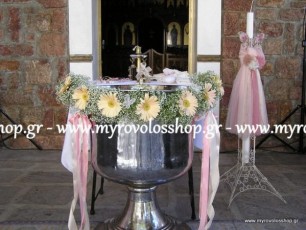 ΙΑΚΟΣΜΗΣΗ ΒΑΠΤΙΣΗΣ ΣΕ VINTAGE ΥΦΟΣ ΜΕ ΘΕΜΑ ΠΕΤΑΛΟΥΔΑ ΓΙΑ ΚΟΡΙΤΣΙ ΣΤΟ ΕΚΚΛΗΣΑΚΙ ΤΗΣ ΑΓΙΑΣ ΠΑΡΑΣΚΕΥΗΣ ΣΤΗΝ ΠΑΛΑΤΙΑΝΗ, ΜΕ ΣΤΟΛΙΣΜΟ ΤΗΣ ΚΟΛΥΜΠΗΘΡΑΣ ΑΠΟ ΦΡΕΣΚΑ ΛΟΥΛΟΥΔΙΑ, ΣΑΜΠΑΝΙ ΖΕΡΜΠΕΡΕΣ ΚΑΙ ΓΥΨΟΦΙΛΗ ΣΕ ΓΙΡΛΑΝΤΑ ΜΑΖΙ ΜΕ ΔΙΑΚΟΣΜΗΤΙΚΑ ΣΤΟΙΧΕΙΑ ΟΠΩΣ ΠΕΤΑΛΟΥΔΕΣ ΚΑΙ ΚΟΡΔΕΛΕΣ ΧΡΩΜΑΤΙΣΜΟΥΣ ΣΩΜΟΝ ΣΑΜΠΑΝΙ, ΡΟΖ ΣΑΠΙΟ ΜΗΛΟ