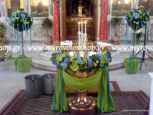 ΔΙΑΚΟΣΜΗΣΗ ΒΑΠΤΙΣΗΣ ΑΓΟΡΙΟΥ ΣΤΗΝ ΕΚΚΛΗΣΙΑ ΑΓΙΑ ΒΑΡΒΑΡΑ ΣΤΟ ΙΛΙΟΝ, ΜΕ ΣΤΟΛΙΣΜΟ ΤΗΣ ΚΟΛΥΜΠΗΘΡΑΣ ΓΙΡΛΑΝΤΑ ΑΠΟ ΦΡΕΣΚΑ ΛΟΥΛΟΥΔΙΑ ΟΡΤΑΝΣΙΕΣ ΜΠΛΕ ΜΕ ΠΡΑΣΙΝΑ ΑΝΘΟΥΡΙΑ ΚΑΙ ΔΙΑΚΟΣΜΗΤΙΚΑ ΚΟΡΔΕΛΕΣ ΚΑΙ ΓΑΖΕΣ ΣΕ ΧΡΩΜΑΤΙΣΜΟΥΣ ΠΡΑΣΙΝΟ ΚΑΙ ΜΠΛΕ,