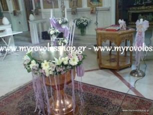 ΔΙΑΚΟΣΜΗΣΗ ΒΑΠΤΙΣΗΣ ΚΟΡΙΤΣΟΥ ΣΤΗΝ ΕΚΚΛΗΣΙΑ ΑΓΙΟΣ ΔΗΜΗΤΡΙΟΣ ΠΕΤΡΟΥΠΟΛΗΣ, ΜΕ ΣΤΟΛΙΣΜΟ ΤΗΣ ΚΟΛΥΜΠΗΘΡΑΣ ΓΙΡΛΑΝΤΑ ΑΠΟ ΦΡΕΣΚΑ ΛΟΥΛΟΥΔΙΑ ΚΑΙ ΔΙΑΚΟΣΜΗΤΙΚΑ ΣΕ ΛΙΛΑ ΚΑΙ ΛΕΥΚΟΥΣ ΧΡΩΜΑΤΙΣΜΟΥΣ