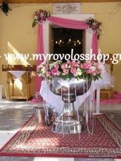 ΔΙΑΚΟΣΜΗΣΗ ΒΑΠΤΙΣΗΣ ΓΙΑ ΚΟΡΙΤΣΙ ΣΤΗΝ ΕΚΚΛΗΣΙΑ ΑΓΙΟΣ ΦΙΛΙΠΠΟΣ ΝΙΚΑΙΑ ΔΕΞΑΜΕΝΗ, ΜΕ ΣΤΟΛΙΣΜΟ ΤΗΣ ΚΟΛΥΜΠΗΘΡΑΣ ΣΕ ΓΙΡΛΑΝΤΑ ΑΠΟ ΦΡΕΣΚΑ ΛΟΥΛΟΥΔΙΑ ΚΑΙ ΔΙΑΚΟΣΜΗΤΙΚΕΣ ΚΟΡΔΕΛΕΣ