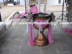 ΔΙΑΚΟΣΜΗΣΗ ΒΑΠΤΙΣΗΣ ΓΙΑ ΚΟΡΙΤΣΑΚΙ ΣΤΟ ΓΡΑΦΙΚΟ ΕΚΚΛΗΣΑΚΙ ΤΟΥ ΠΡΟΦΗΤΗ ΗΛΙΑ ΕΝΤΟΣ ΤΟΥ ΠΑΡΚΟΥ ΤΡΙΤΣΗ, ΜΕ ΣΤΟΛΙΣΜΟ ΤΗΣ ΚΟΛΥΜΠΗΘΡΑΣ ΣΤΙΣ ΧΕΙΡΟΛΑΒΕΣ ΑΠΟ ΕΞΑΙΡΕΤΙΚΑ ΦΡΕΣΚΑ ΛΟΥΛΟΥΔΙΑ ΚΑΙ ΔΙΑΚΟΣΜΗΤΙΚΑ ΔΑΝΤΕΛΕΣ, ΥΦΑΣΜΑΤΑ ΚΑΙ ΚΟΡΔΕΛΕΣ ΣΕ ΧΡΩΜΑΤΙΣΜΟΥΣ ΡΟΖ ΛΕΥΚΟ,