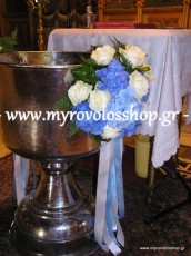 ΔΙΑΚΟΣΜΗΣΗ ΒΑΠΤΙΣΗΣ ΓΙΑ ΑΓΟΡΑΚΙ, ΣΤΗΝ ΕΚΚΛΗΣΙΑ ΤΗΣ ΜΟΝΗΣ ΠΕΝΤΕΛΗΣ, ΜΕ ΣΤΟΛΙΣΜΟ ΤΗΣ ΚΟΛΥΜΠΗΘΡΑΣ ΣΕ ΚΑΤΑΣΚΕΥΕΣ ΑΠΟ ΦΡΕΣΚΑ ΛΟΥΛΟΥΔΙΑ ΜΠΛΕ ΚΑΙ ΣΙΕΛ ΟΡΤΑΝΣΙΕΣ ΜΕ ΛΕΥΚΑ ΤΡΙΑΝΤΑΦΥΛΛΑ ΚΑΙ ΚΟΡΔΕΛΕΣ ΣΕ ΑΝΑΛΟΓΟΥΣ ΧΡΩΜΑΤΙΣΜΟΥΣ,