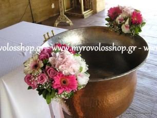 ΙΑΚΟΣΜΗΣΗ ΒΑΠΤΙΣΗΣ ΓΙΑ ΚΟΡΙΤΣΙ ΣΤΟ ΕΚΚΛΗΣΑΚΙ ΤΟΥ ΒΑΡΥΜΠΟΜΠΗ CLUB, ΜΕ ΣΤΟΛΙΣΜΟ ΤΗΣ ΚΟΛΥΜΠΗΘΡΑΣ ΣΕ ΜΠΟΥΚΕΤΑ ΑΠΟ ΦΡΕΣΚΑ ΛΟΥΛΟΥΔΙΑ ΡΟΖ ΟΡΤΑΝΣΙΑ, ΤΡΙΑΝΤΑΦ., ΟΡΧΙΔΕΕΣ, ΖΕΡΜΠΕΡΕ