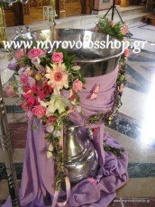 ΔΙΑΚΟΣΜΗΣΗ ΒΑΠΤΙΣΗΣ ΓΙΑ ΚΟΡΙΤΣΙ ΣΤΗΝ ΕΚΚΛΗΣΙΑ ΤΗΣ ΑΓΙΑΣ ΑΙΚΑΤΕΡΙΝΗΣ ΣΤΟ ΙΛΙΟΝ, ΜΕ ΣΤΟΛΙΣΜΟ ΤΗΣ ΚΟΛΥΜΠΗΘΡΑΣ ΣΕ ΑΝΘΟΣΥΝΘΕΣΕΙΣ ΑΠΟ ΦΡΕΣΚΑ ΛΟΥΛΟΥΔΙΑ ΚΑΙ ΔΙΑΚΟΣΜΗΤΙΚΑ ΟΠΩΣ ΠΕΤΑΛΟΥΔΕΣ ΚΙΣΣΟΥΣ ΚΑΙ ΓΑΖΕΣ