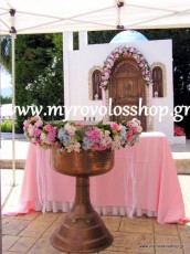 ΔΙΑΚΟΣΜΗΣΗ ΒΑΠΤΙΣΗΣ ΓΙΑ ΔΙΔΥΜΑ ΣΤΗΝ ΕΚΚΛΗΣΙΑ ΕΝΤΟΣ ΤΟΥ ΚΤΗΜΑΤΟΣ ΚΑΣΑΡΜΑ ( CASARMA ) ΣΤΟ ΤΑΤΟΙ, ΜΕ ΣΤΟΛΙΣΜΟ ΤΗΣ ΚΟΛΥΜΠΗΘΡΑΣ ΜΕ ΠΛΟΥΣΙΑ ΓΙΡΛΑΝΤΑ ΑΠΟ ΦΡΕΣΚΑ ΛΟΥΛΟΥΔΙΑ ΜΠΛΕ ΚΑΙ ΡΟΖ ΟΡΤΑΝΣΙΕΣ, ΤΡΙΑΝΤΑΦΥΛΛΑ, ΠΡΑΣΙΝΑ ΧΡΥΣΑΝΘΕΜΑ ΚΑΙ ΔΙΑΚΟΣΜΗΤΙΚΑ ΚΟΡΔΕΛΕΣ ΚΑΙ ΓΑΖΕΣ, ΣΕ ΧΡΩΜΑΤΙΣΜΟΥΣ ΠΑΣΤΕΛ ΣΙΕΛ ΚΑΙ ΡΟΖ
