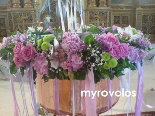 ΠΛΟΥΣΙΟΣ ΣΤΟΛΙΣΜΟΣ ΚΟΛΥΜΠΗΘΡΑΣ ΜΕ ΓΙΡΛΑΝΤΑ ΠΕΡΙΜΕΤΡΙΚΑ ΦΤΙΑΓΜΕΝΗ ΑΠΟ ΕΞΑΙΡΕΤΙΚΑ ΛΟΥΛΟΥΔΙΑ ΡΟΖ ΚΑΙ ΛΙΛΑ ΟΡΤΑΝΣΙΕΣ ΤΡΙΑΝΤΑΦΥΛΛΑ AQUA, ΣΥΜΠΙΤΙΟΥΜ ΟΡΧΙΔΕΑ ΡΟΖ, ΑΛΣΤΡΟΜΕΡΙΕΣ ΛΙΛΑ, ΛΑΧΑΝΙ ΧΡΥΣΑΝΘΕΜΑ ΚΑΙ ΦΥΛΛΩΜΑΤΑ ΚΑΙ ..... ΑΠΟ 110 ΕΥΡΩ